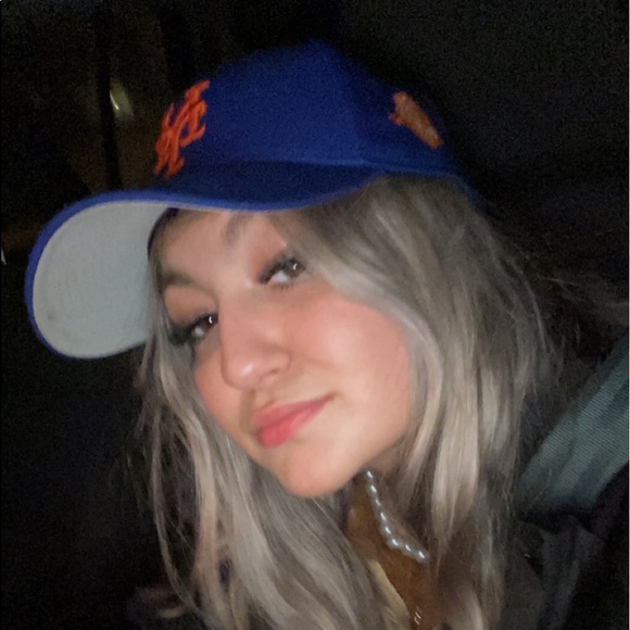 Meet your Posher, Émilie - Picture 1 of 1